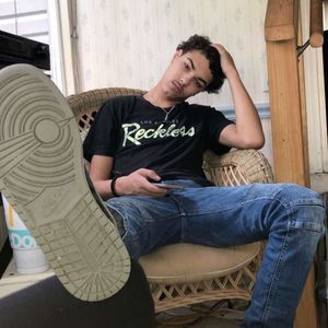 Meet your Posher, Dee'oveyonn